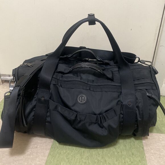 Lululemon Keep On Running Black Duffle Gym Yoga Bag Weekender - Picture 1 of 16